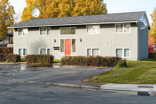 2808 Jones Ave, Unit 1 in Anchorage, AK - Foto de edificio - Building Photo