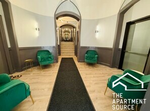 612 W Patterson Ave, Unit 209 in Chicago, IL - Building Photo - Building Photo