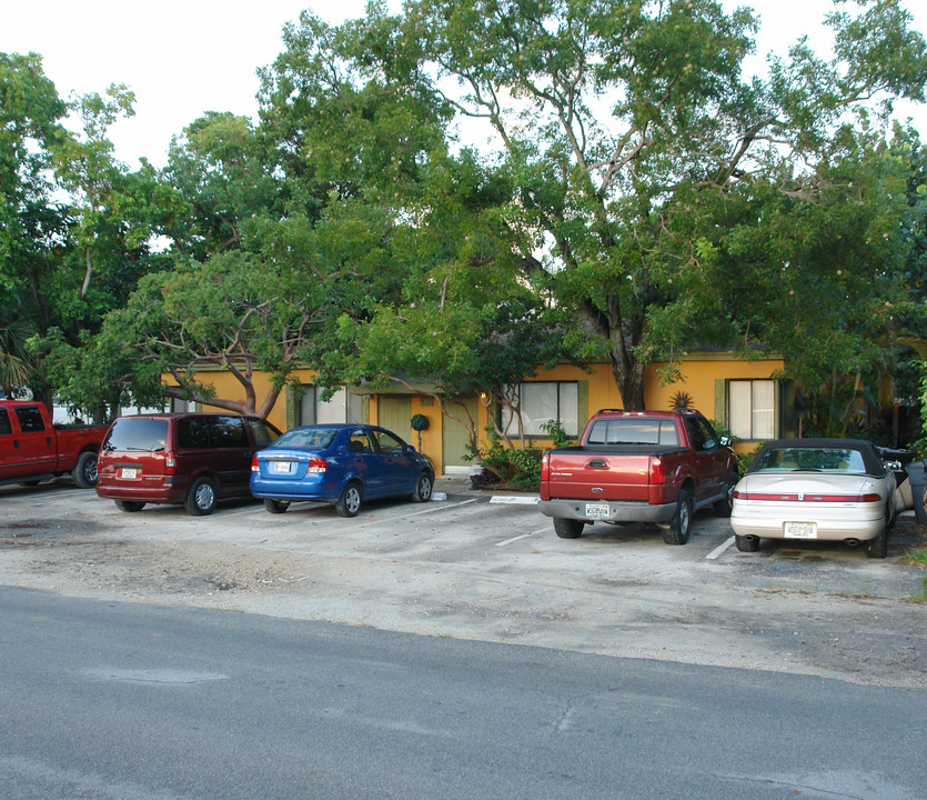 835 NE 15th Ave in Fort Lauderdale, FL - Building Photo