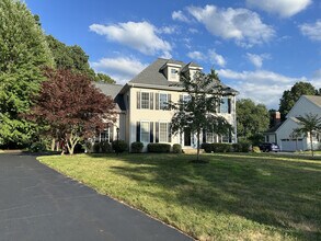 41 Buckingham Rd in Avon, CT - Building Photo - Building Photo