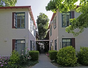 Manatee Gardens in Sacramento, CA - Foto de edificio - Building Photo