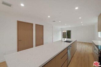 5530 1/2 Sunnyslope Ave in Los Angeles, CA - Building Photo - Building Photo