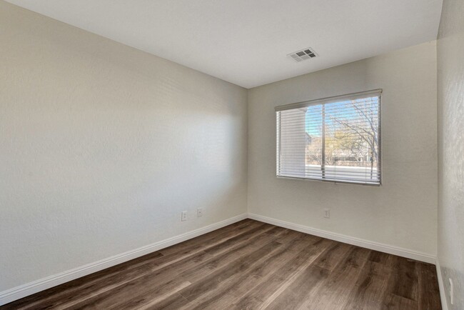 8933 W Agate Ave in Las Vegas, NV - Building Photo - Building Photo