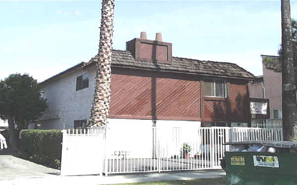 14767 Erwin St in Van Nuys, CA - Building Photo