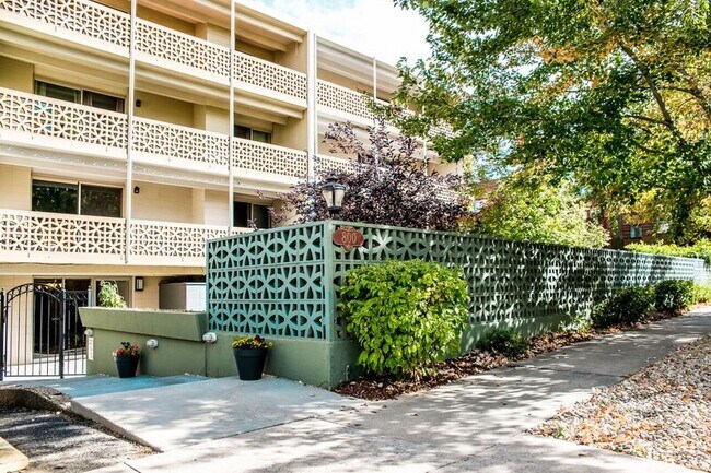 Emerson Gardens Apartments in Denver, CO - Building Photo - Building Photo