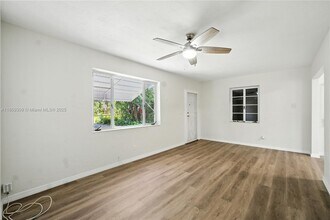 2545 Tequesta Ln in Miami, FL - Building Photo - Building Photo