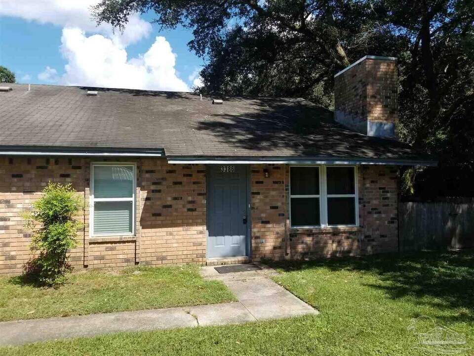 3386 Pine Forest Rd in Ensley, FL - Building Photo