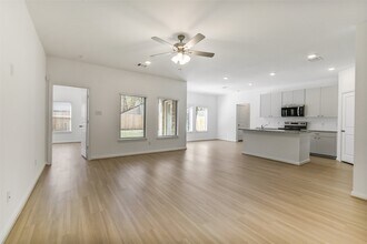 11927 Pondwood Dr in Cypress, TX - Building Photo - Building Photo