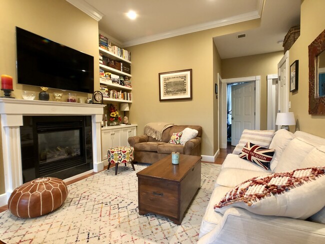 408 Columbus Ave, Unit 3 in Boston, MA - Foto de edificio - Building Photo