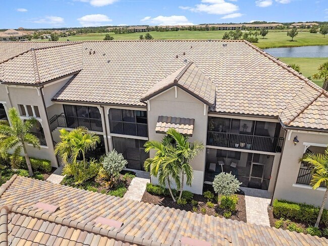 5694 Palmer Cir, Unit 105 in Bradenton, FL - Building Photo - Building Photo