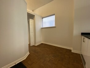 202 Gerrard St E in Toronto, ON - Building Photo - Building Photo
