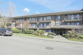 Blackwood Village in White Rock, BC - Building Photo - Building Photo