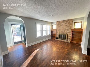 621 Forest Ave in Ferguson, MO - Building Photo - Building Photo