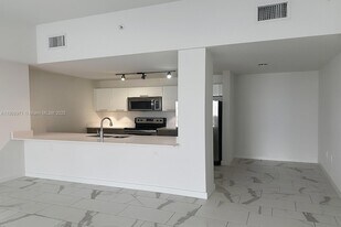 101 E Camino Real, Unit 517 in Boca Raton, FL - Building Photo