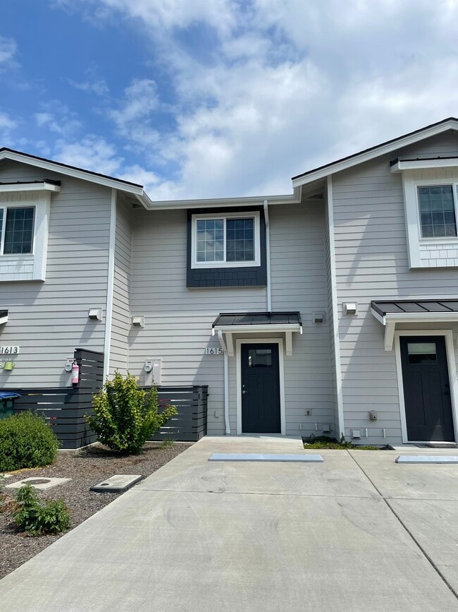 1615 Sunup Loop in Bellingham, WA - Building Photo - Building Photo