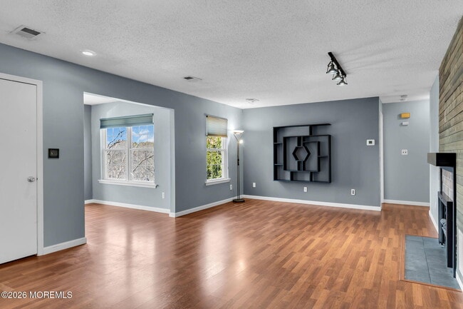 106 Frontier Way in Tinton Falls, NJ - Building Photo - Building Photo