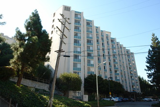 Westlake Christian Terrace East in Oakland, CA - Foto de edificio - Building Photo