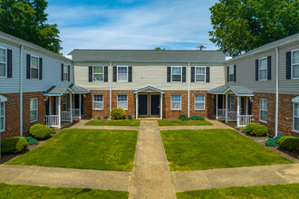 The Villas of Oakwood in Richmond, VA - Building Photo - Building Photo