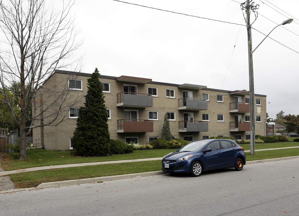 Fieldcrest Apartments in Barrie, ON - Building Photo