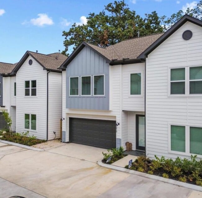 property at 8014 Huntington Spgs Ln