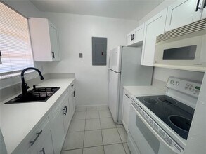 3960 SW 68th Ave in Miami, FL - Building Photo - Building Photo