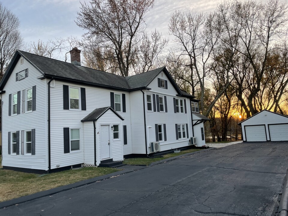 415 Naubuc Ave, Unit # 2 in Glastonbury, CT - Foto de edificio