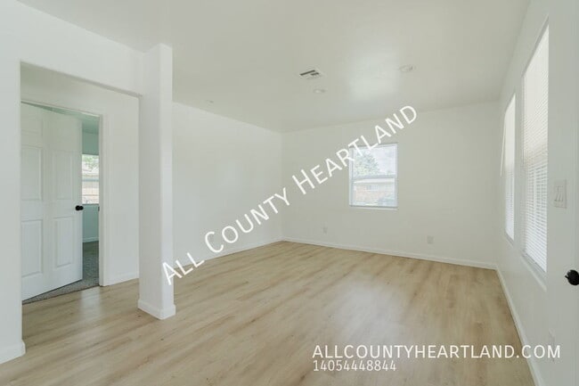 2100 N Redmond Ave in Bethany, OK - Building Photo - Building Photo