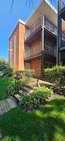4533 N Dover St, Unit 4537-2E in Chicago, IL - Building Photo
