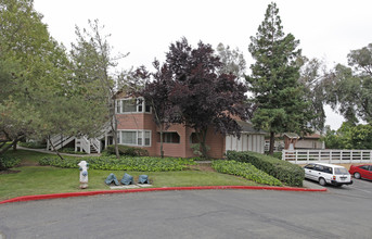 Parkside Manor in Vallejo, CA - Building Photo - Building Photo