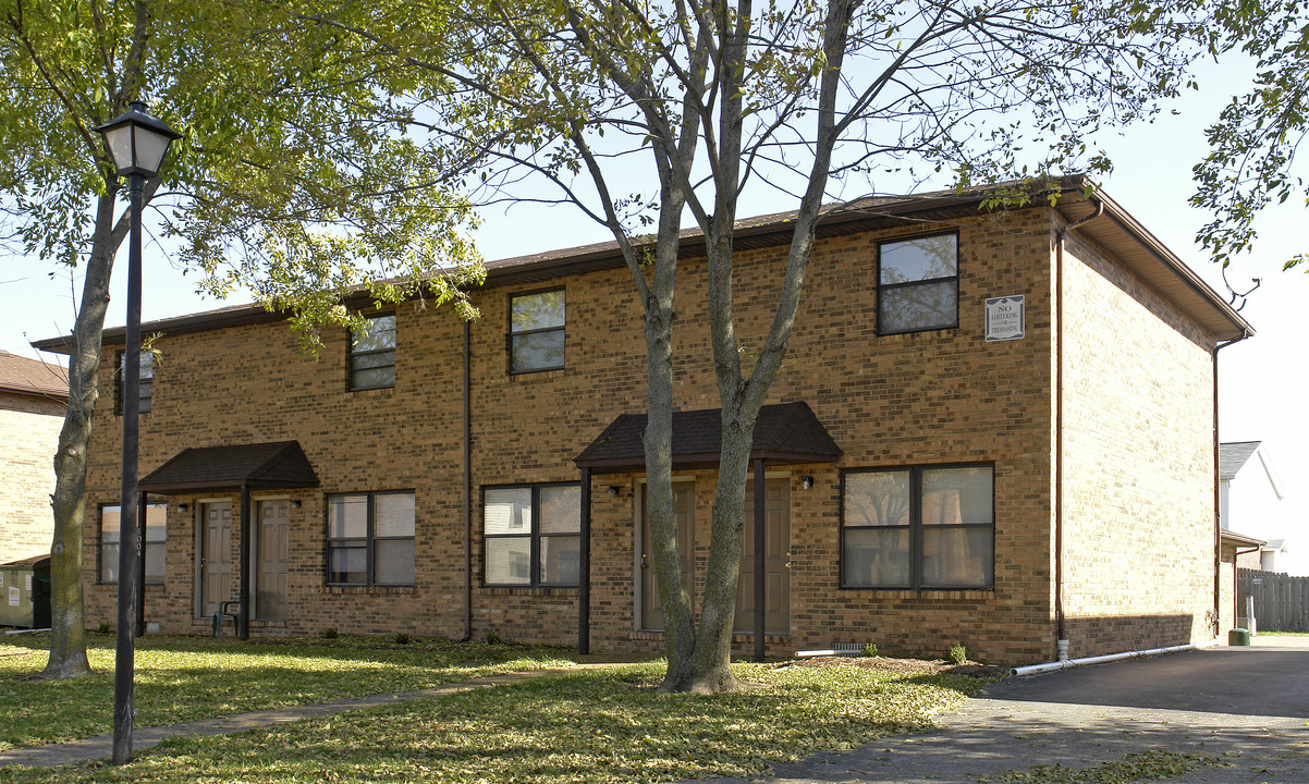 1004 Belle Valley Dr in Belleville, IL - Building Photo