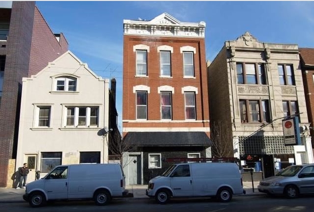 943 N Ashland Ave in Chicago, IL - Foto de edificio