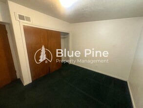 390 W 14th St in Idaho Falls, ID - Foto de edificio - Building Photo