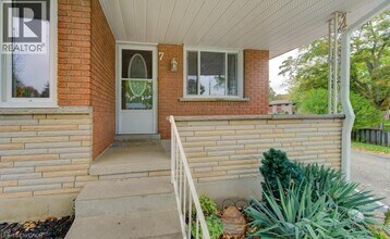 7 Hudson Crescent in Kitchener, ON - Building Photo - Building Photo