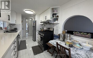 17 Brisbourne Grove in Toronto, ON - Building Photo - Building Photo