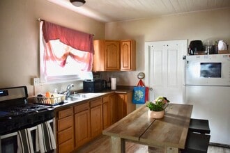 330 N Shaffer St in Orange, CA - Building Photo - Building Photo