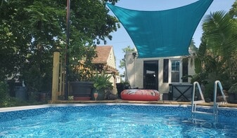 293 E Bringhurst St in Philadelphia, PA - Building Photo