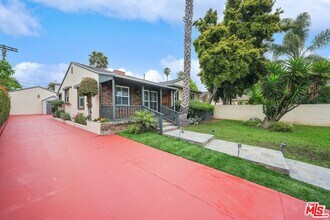 1126 S Bundy Dr in Los Angeles, CA - Building Photo - Building Photo