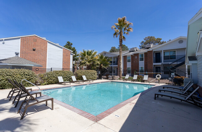 Sun Ridge Village in Las Cruces, NM - Foto de edificio - Building Photo