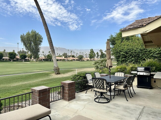 217 Las Lomas in Palm Desert, CA - Foto de edificio - Building Photo