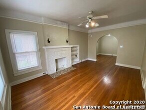 247 E Lullwood Ave in San Antonio, TX - Building Photo - Building Photo
