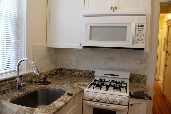 65 Park Dr in Boston, MA - Building Photo - Building Photo