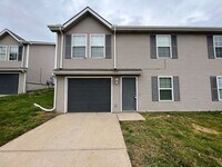 653 N Queen Ridge Ct