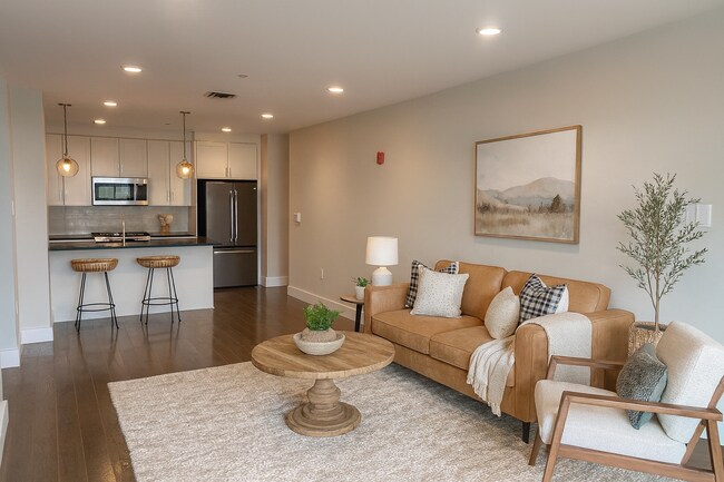 430 McGrath Hwy, Unit 409