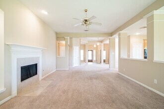 11 Crest Gate in Houston, TX - Building Photo - Building Photo