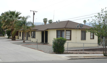 120-124 E Prospect Ave in Lake Elsinore, CA - Foto de edificio - Building Photo