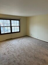 2117 Kilps Dr in Waukesha, WI - Foto de edificio - Building Photo