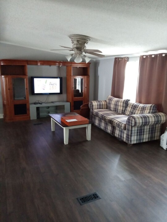 881 Whaler Pl in Murrells Inlet, SC - Foto de edificio