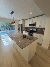 5125 SW 92nd Terrace in Cooper City, FL - Building Photo - Building Photo