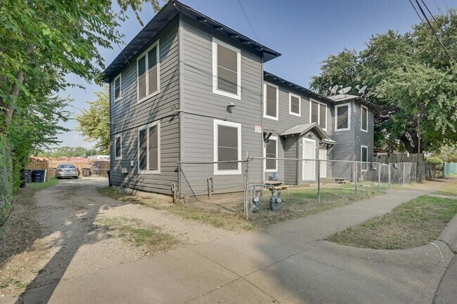 1906 Grainger St in Fort Worth, TX - Building Photo - Building Photo