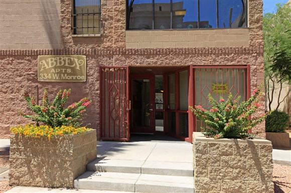 Monroe Street Abbey in Phoenix, AZ - Foto de edificio